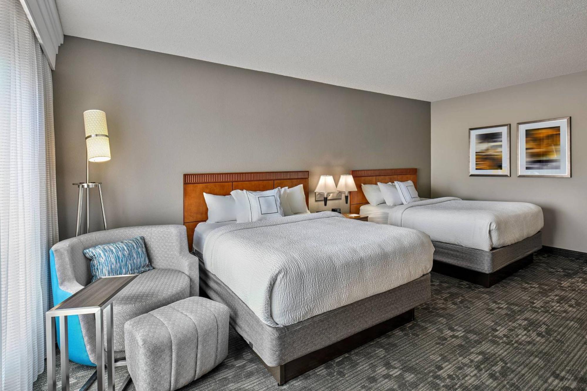 Courtyard Philadelphia/Langhorne Hotel Bagian luar foto