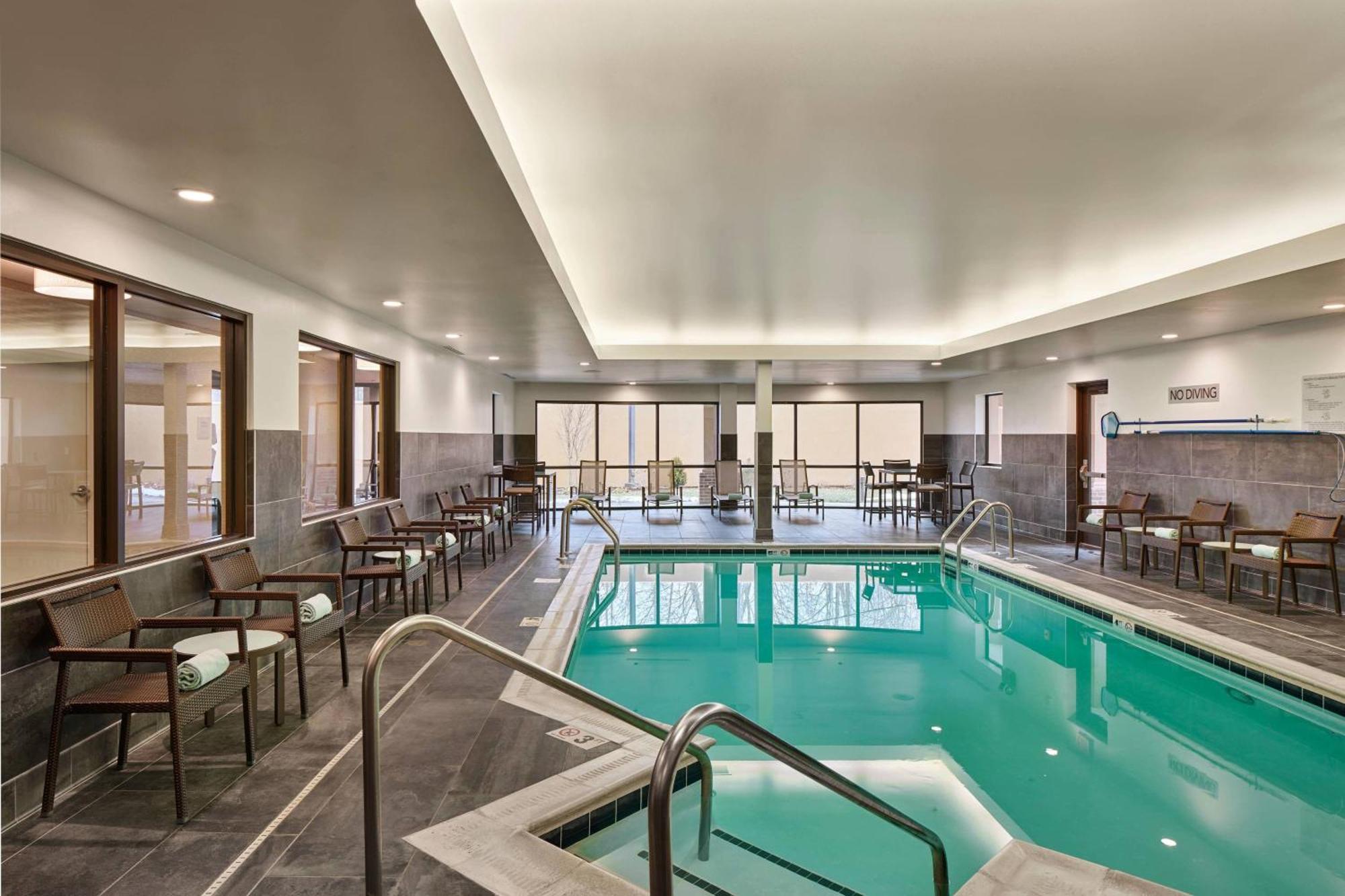 Courtyard Philadelphia/Langhorne Hotel Bagian luar foto