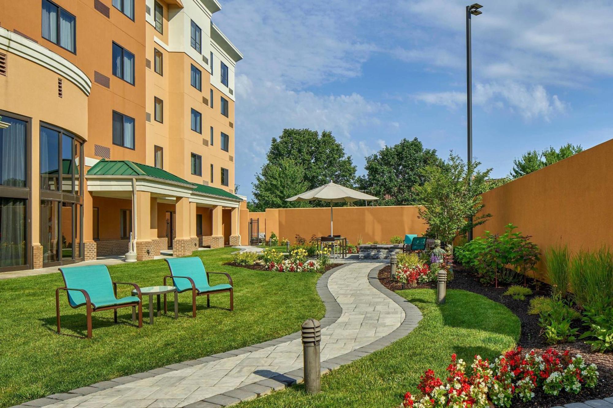 Courtyard Philadelphia/Langhorne Hotel Bagian luar foto
