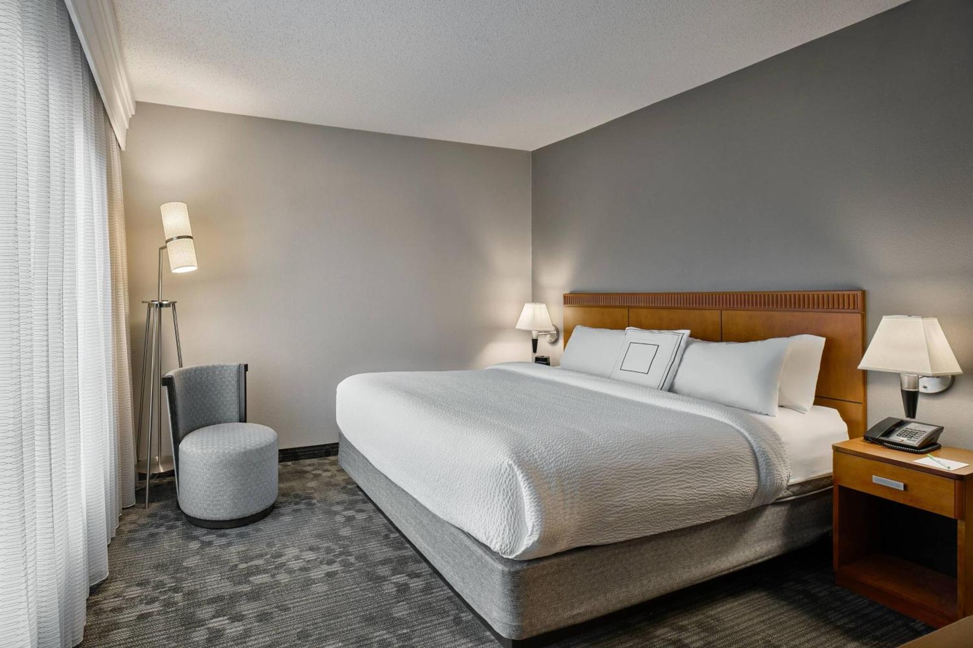 Courtyard Philadelphia/Langhorne Hotel Bagian luar foto