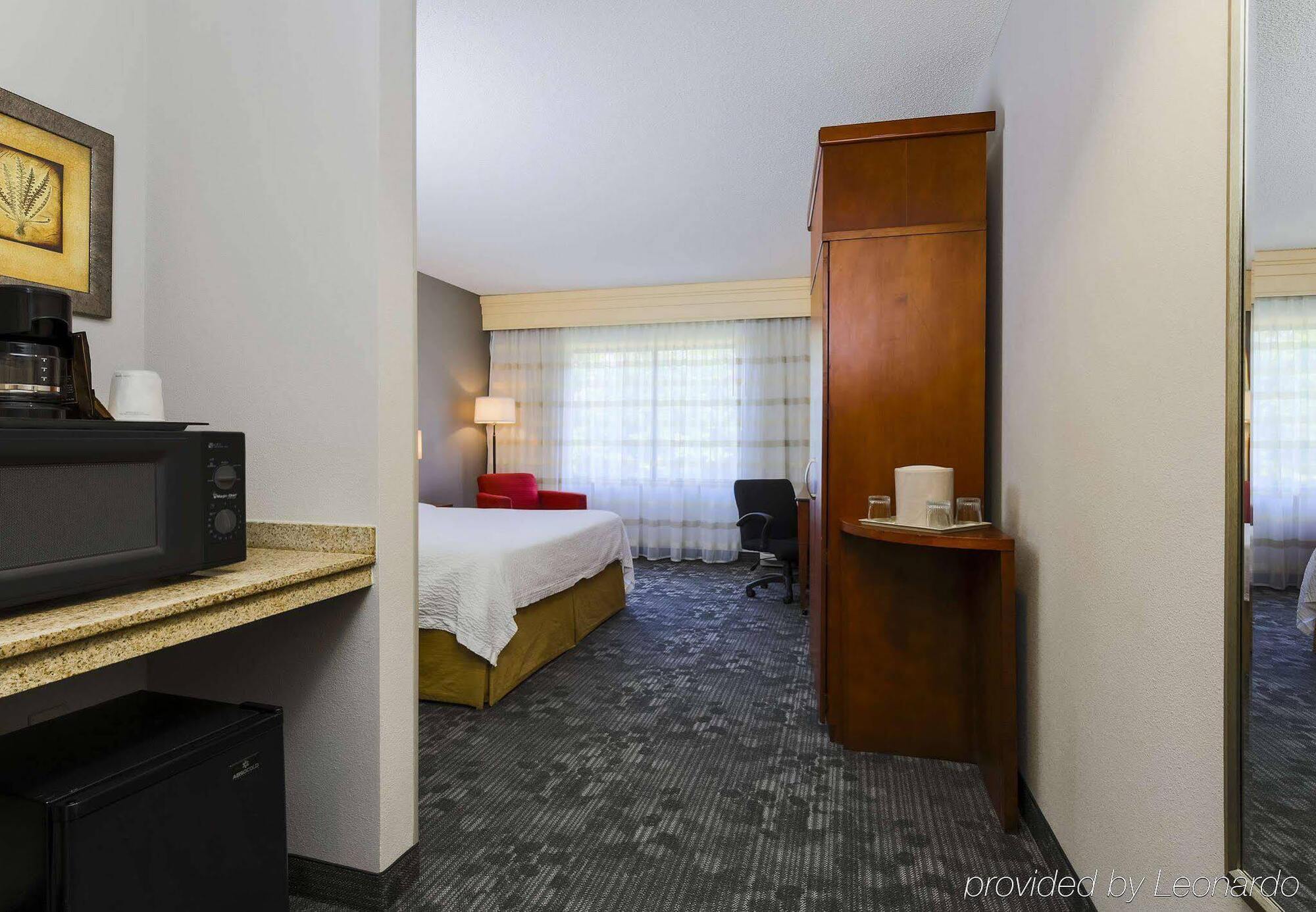 Courtyard Philadelphia/Langhorne Hotel Bagian luar foto
