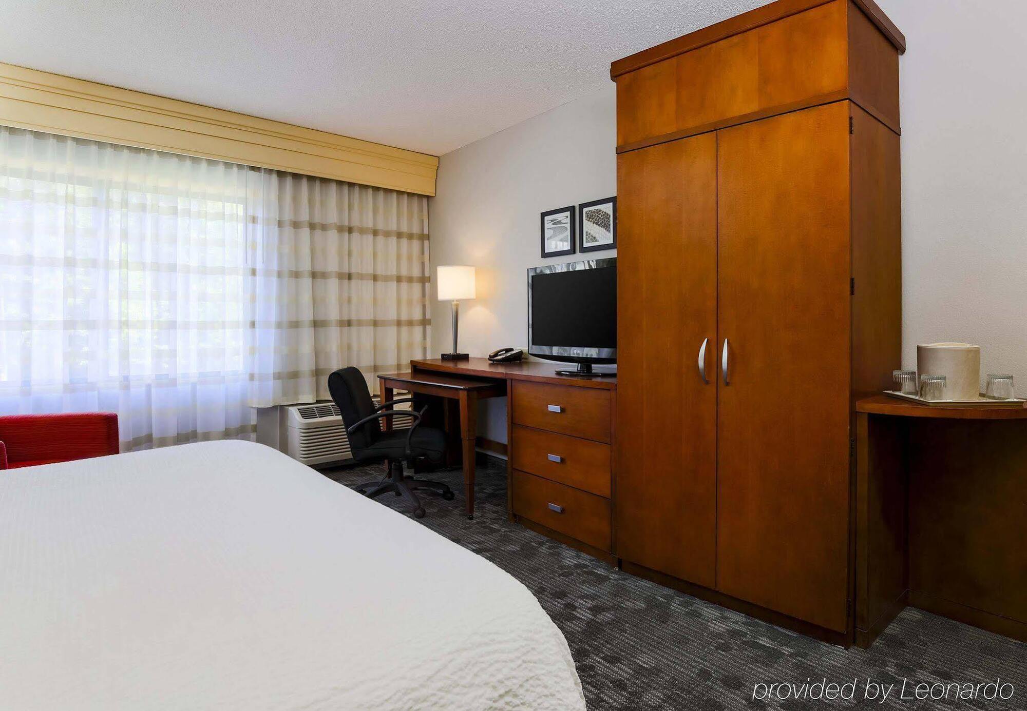 Courtyard Philadelphia/Langhorne Hotel Bagian luar foto