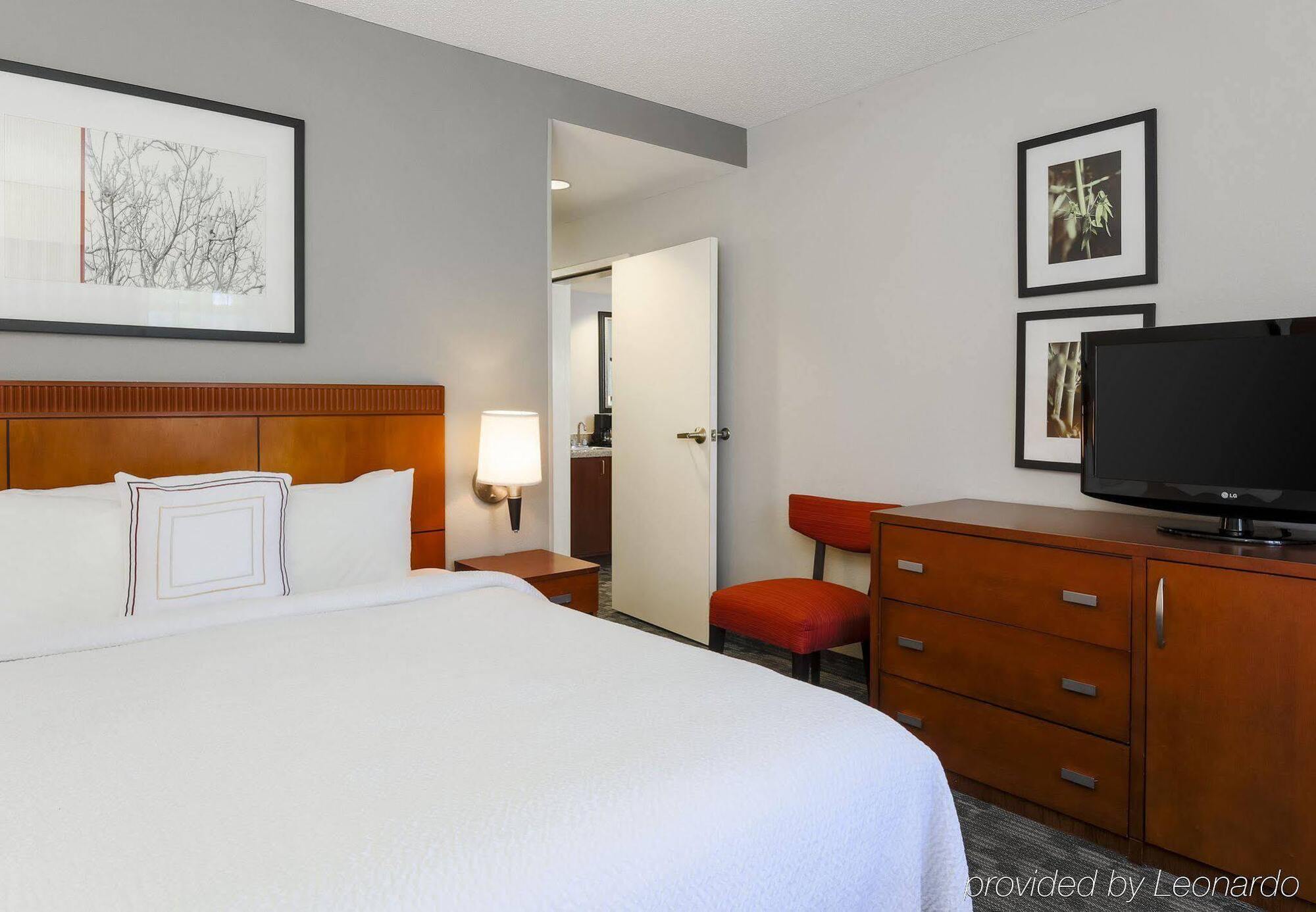 Courtyard Philadelphia/Langhorne Hotel Bagian luar foto