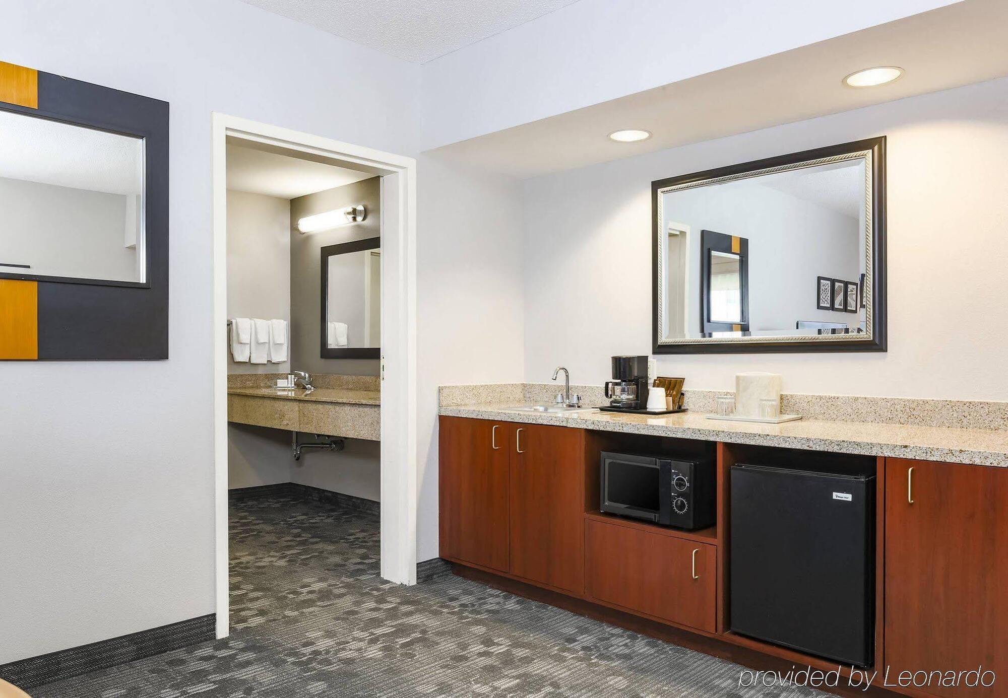 Courtyard Philadelphia/Langhorne Hotel Bagian luar foto
